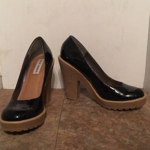 Steve Madden black patent platform heels sz 6.5